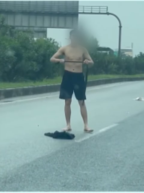 Bảo hiểm Emily, Bảo hiểm ô tô, Bảo hiểm thân vỏ ô tô, Emily xevaban, Bảo hiểm bắt buộc, Mua bảo hiểm ô tô, tư vấn bảo hiểm miễn phí, Chặn xe trên cao tốc, Ngáo đá chặn xe.